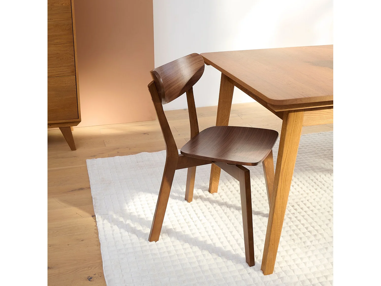 Chaise scandinave en bois finition noyer (lot de 2) - LETA