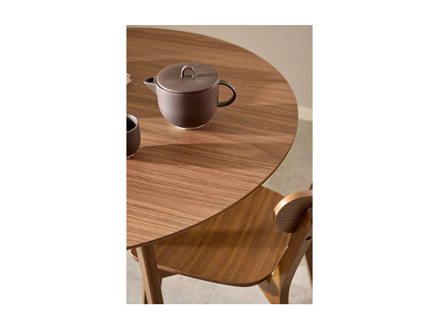 Table ronde en bois noyer D105 + 4 chaises noyer - LETA