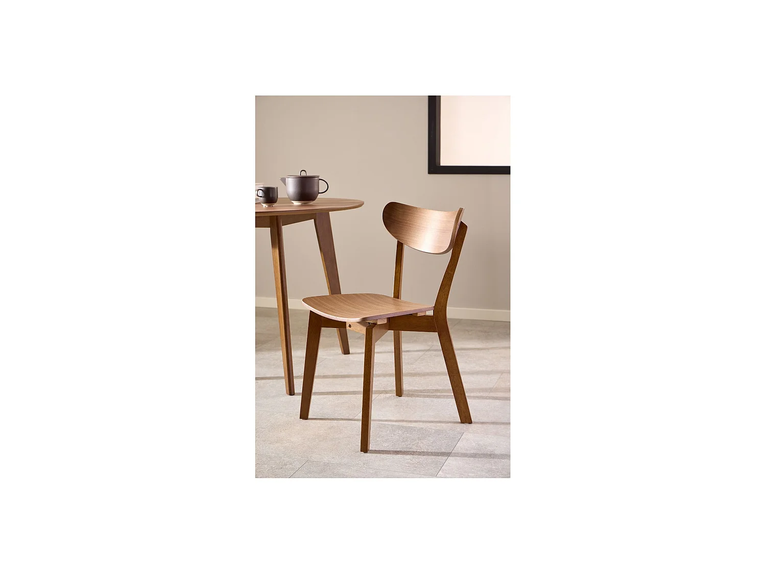 Table ronde en bois noyer D105 + 4 chaises noyer - LETA