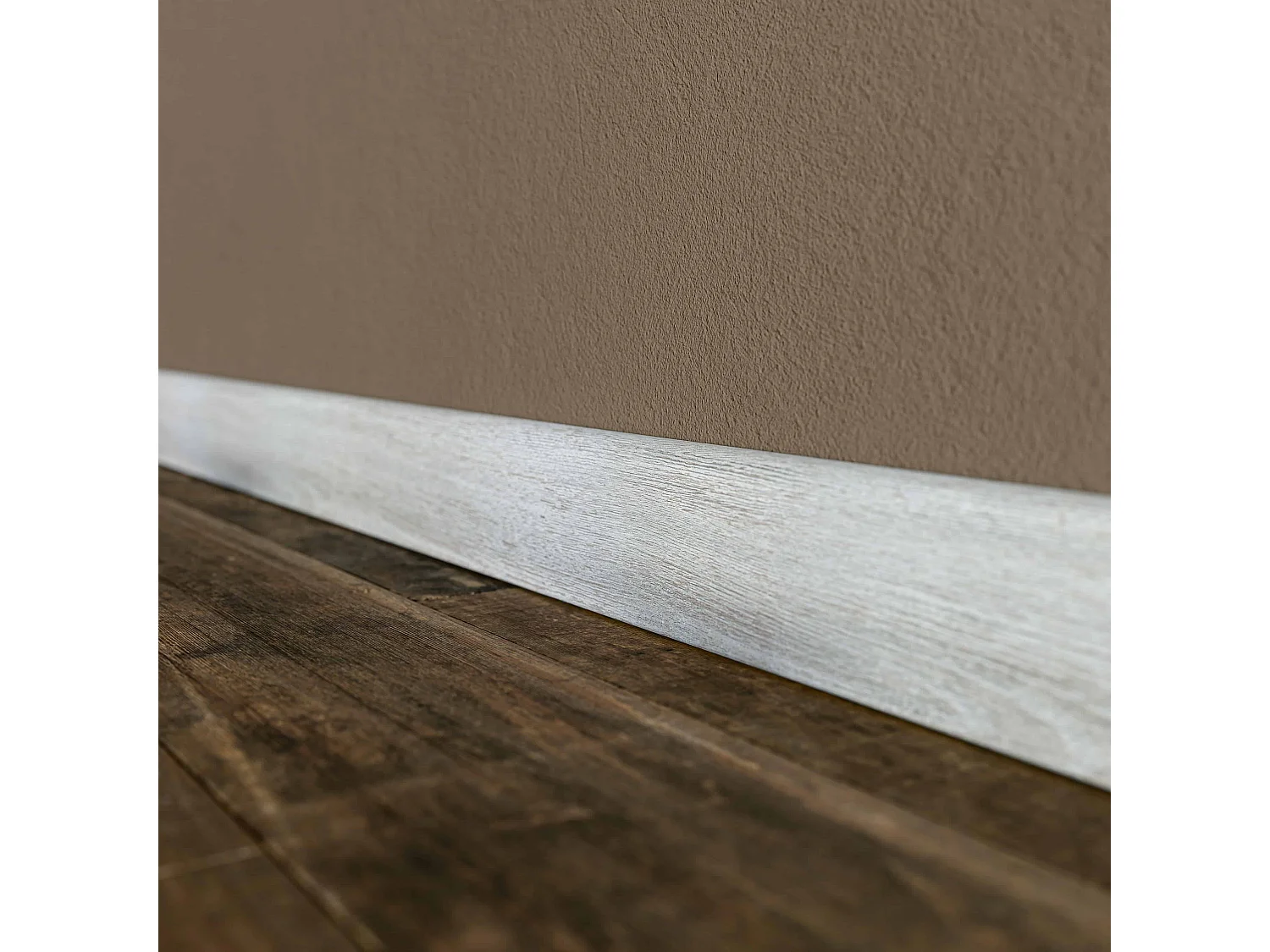 Plinthe Passe-Câble PVC 80 mm - Chêne de Wallonie - 2.60 m, Lot de 5