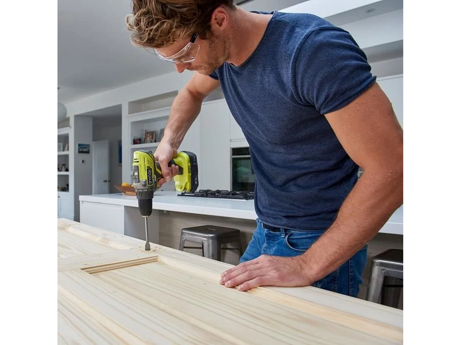 Akkuschrauber 18V 50Nm Bohrfutter 13mm RYOBI mit 2,0Ah Akku und Schnellladegerät