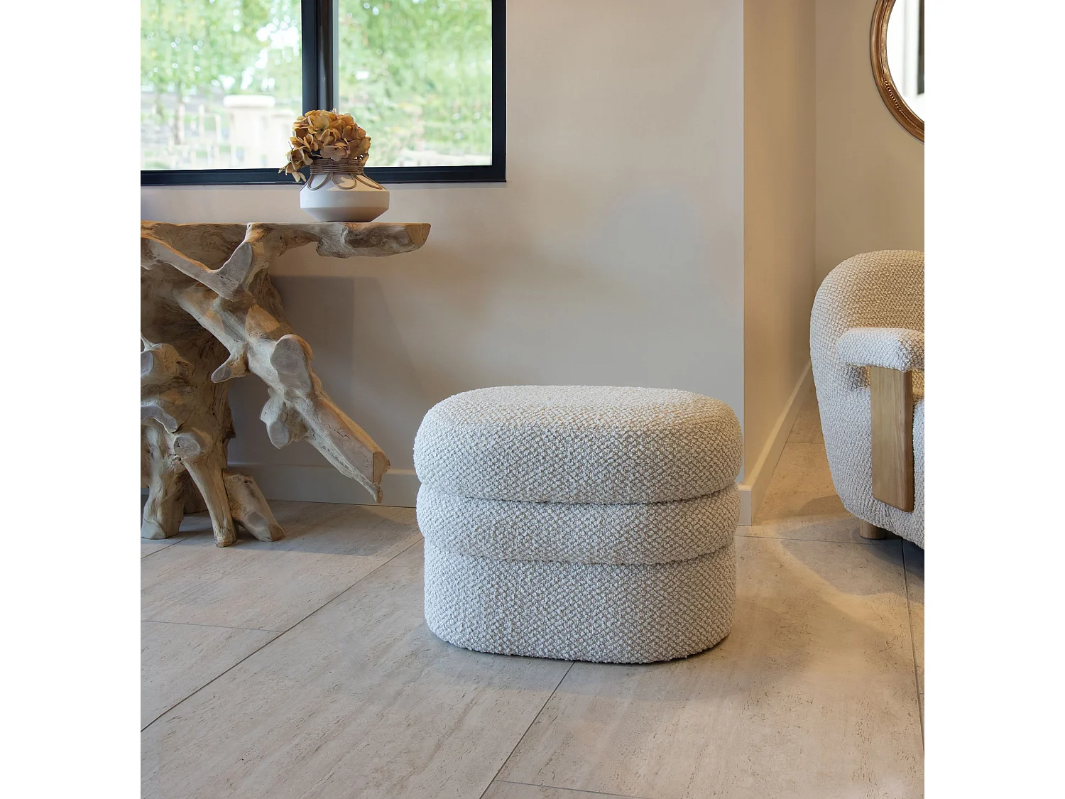 Now's Home - Pouf Oval En Bouclette Beige Structure En Bois 64x44x45cm Ulysse