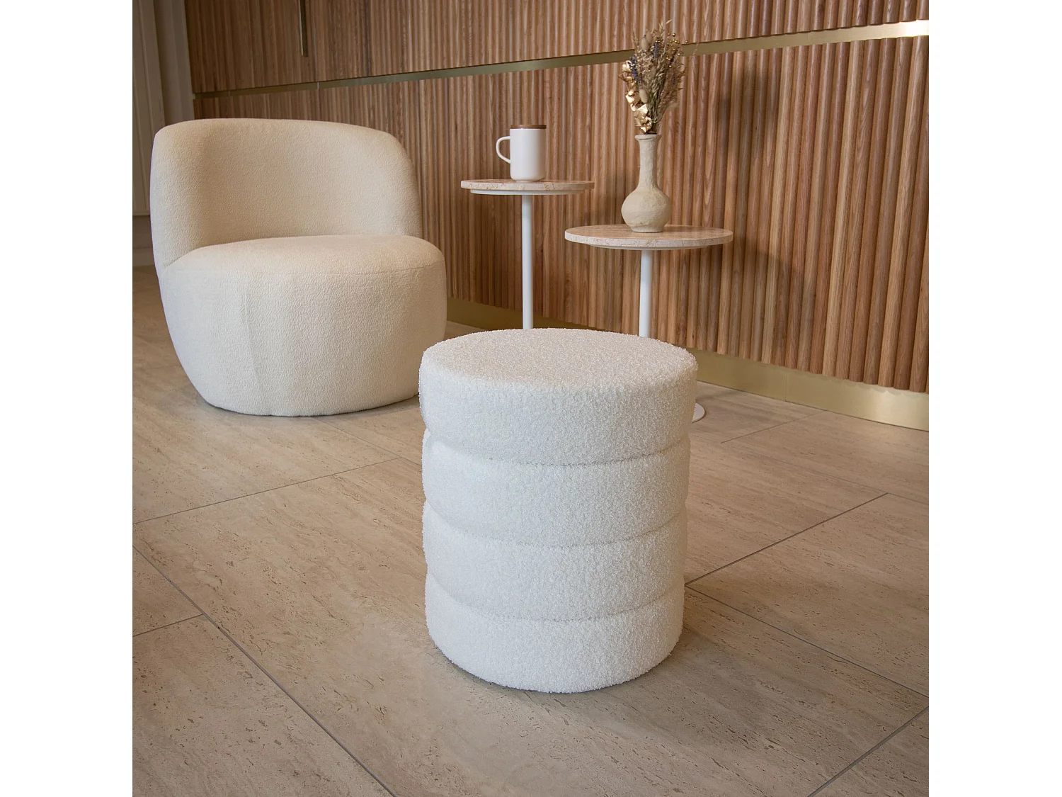 Now's Home - Pouf Tissu Teddy Blanc Structure En Bois 35x35x40cm Malo