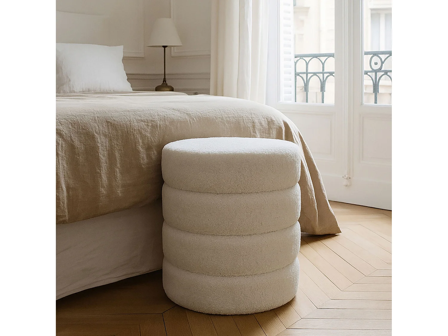 Now's Home - Pouf Tissu Teddy Blanc Structure En Bois 35x35x40cm Malo