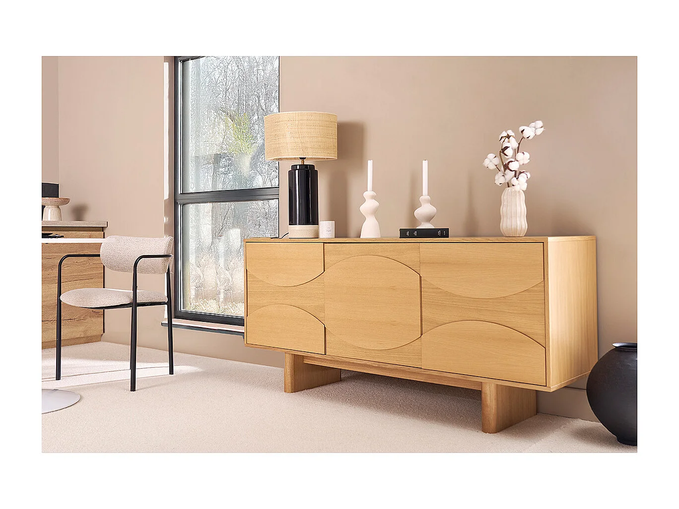 Lampe à poser noire en céramique et abat-jour en rabane H64 cm MAJES