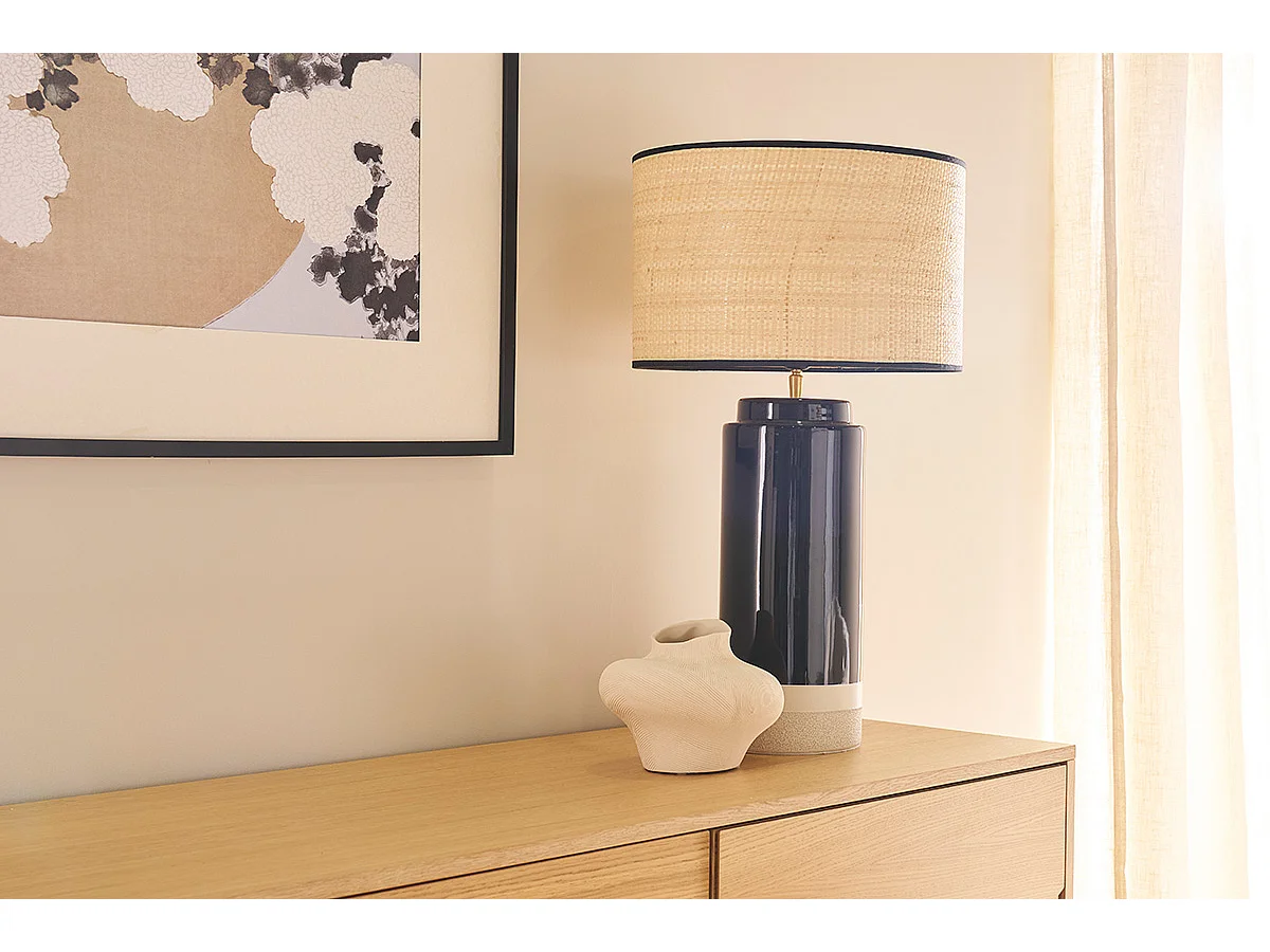 Lampe à poser noire en céramique et abat-jour en rabane H64 cm MAJES
