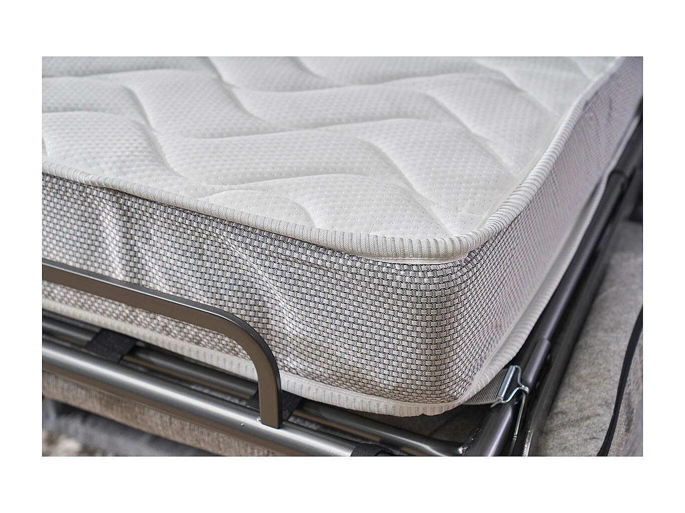 Sofá cama 3 plazas con reposacabezas regulables gris claro con colchón de 18 cm GOYA
