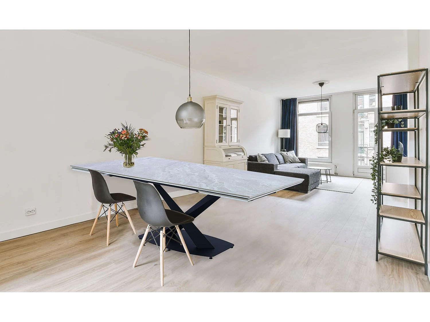 Table extensible moderne Valorane Céramique effet marbre gris pieds Noir