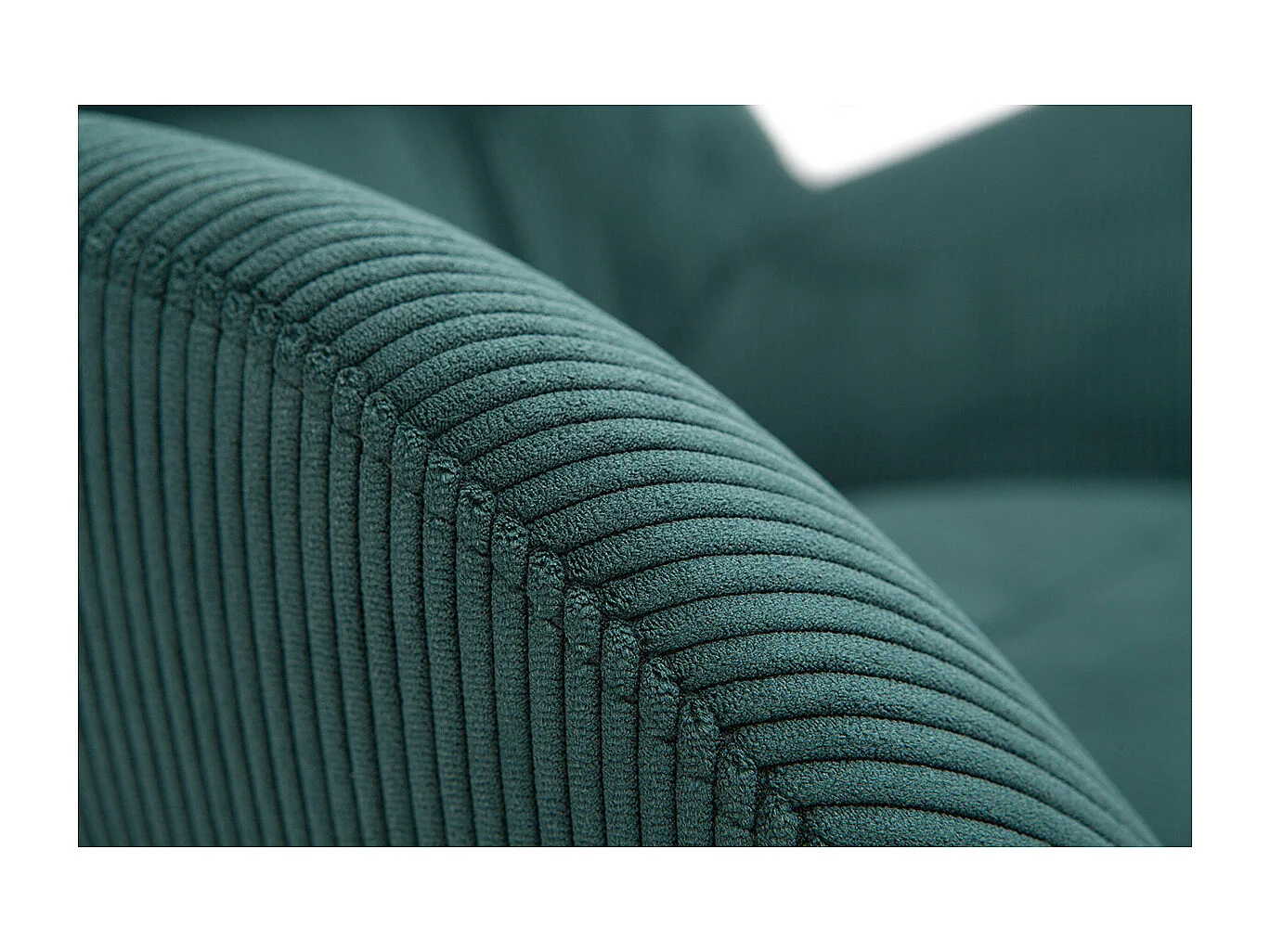 Fauteuil et repose-pieds design en tissu velours côtelé vert et métal noir ZOE