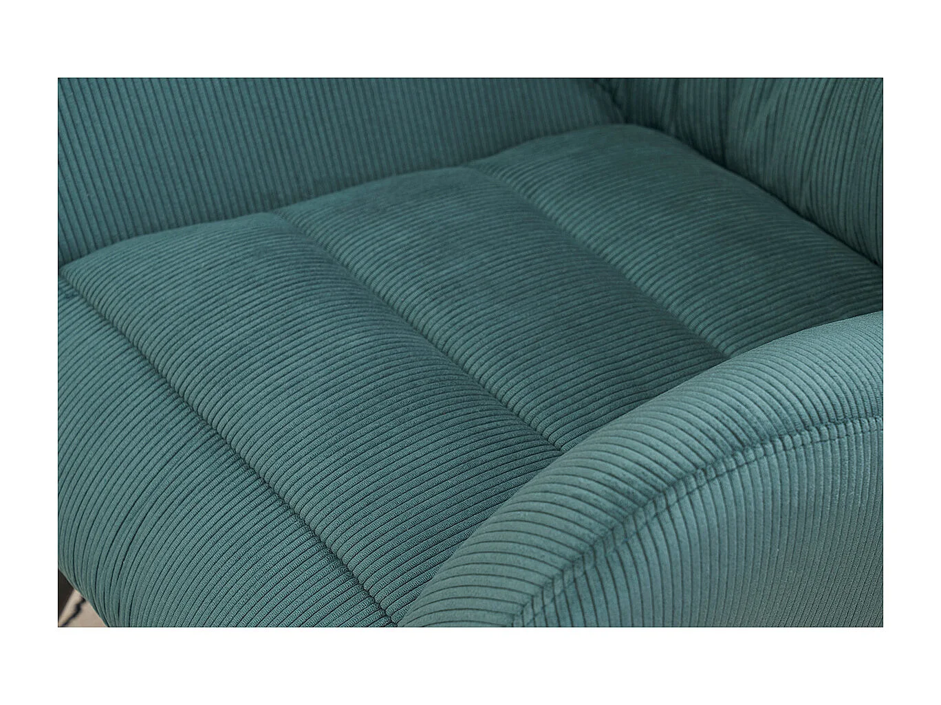 Poltrona e poggiapiedi design in velluto verde ZOE