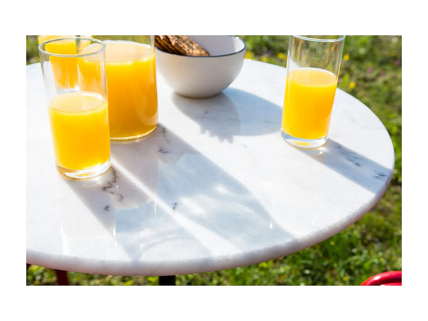 Table bistrot ronde en pierre minérale et métal noir L60 cm CONTY
