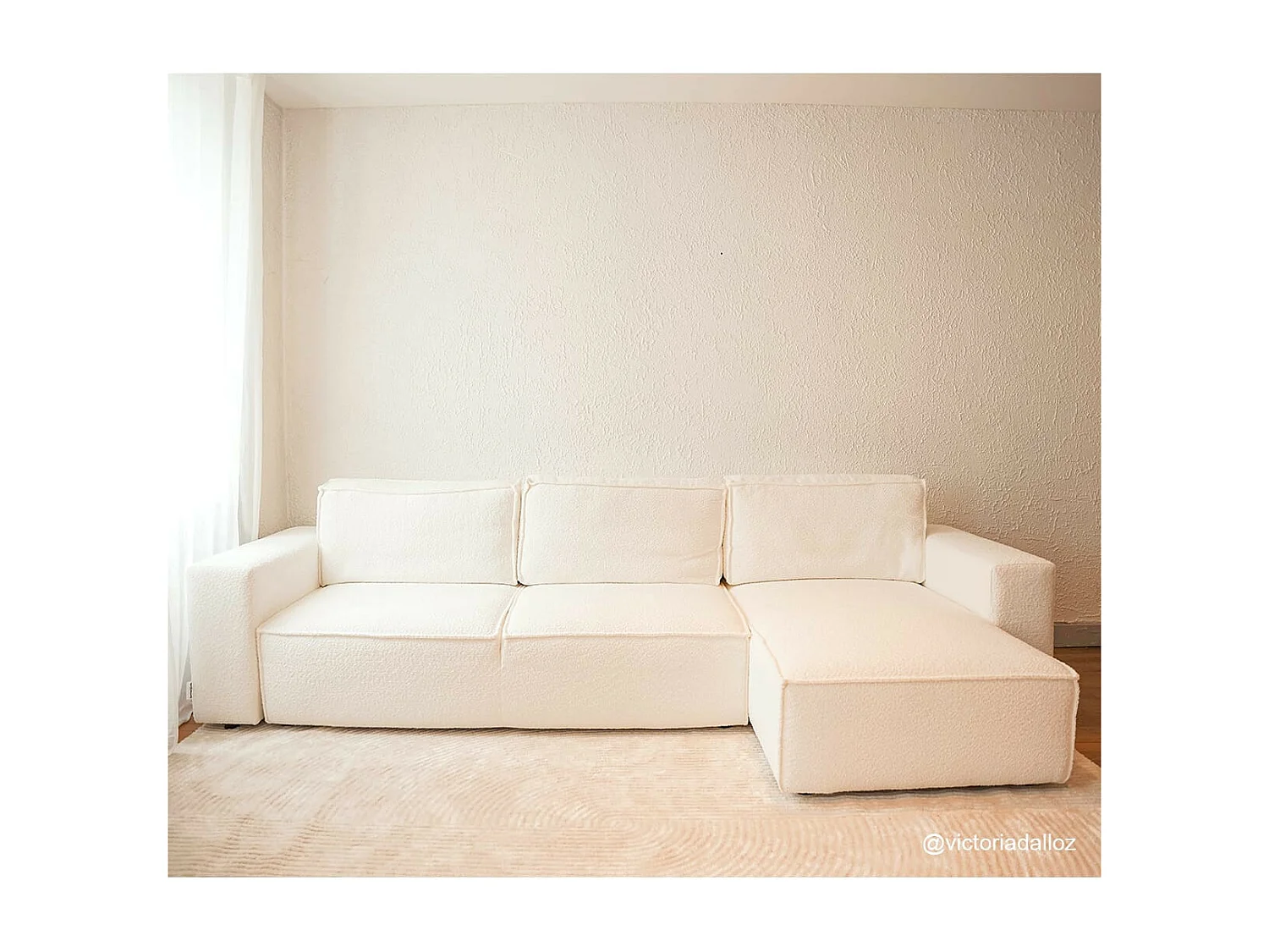 Canapé d'angle convertible réversible 5 places avec coffre de rangement en tissu bouclettes écru - Harper