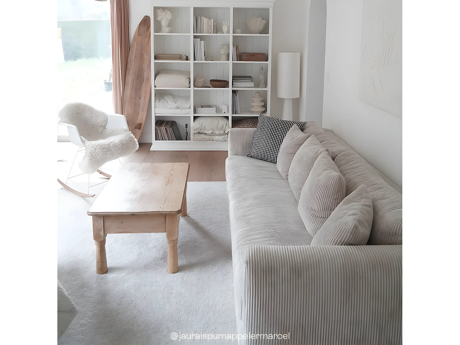 Canapé 4 places en velours côtelé beige + 4 coussins - Denver