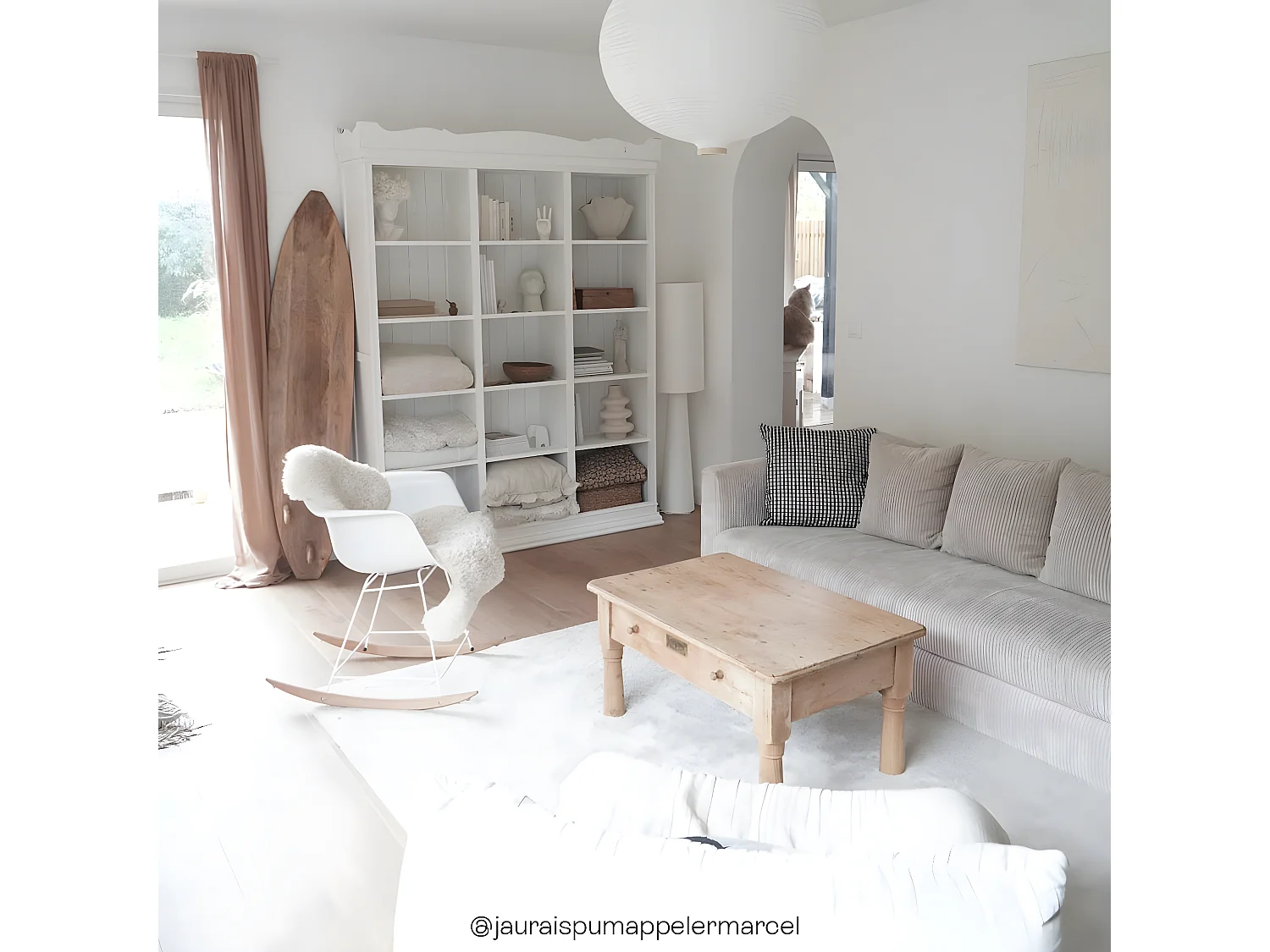 Canapé 4 places en velours côtelé beige + 4 coussins - Denver