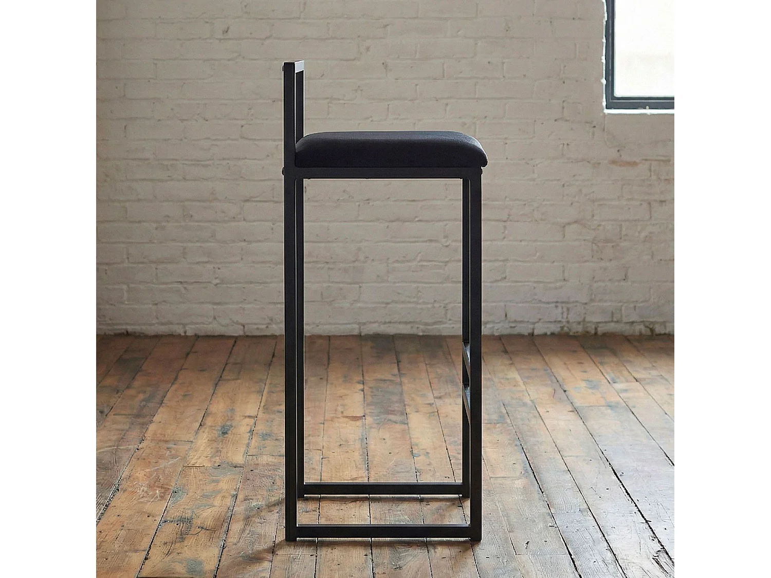 Barhocker aus schwarzem Metall Drakkar Noir und Schwarzem Samt Bequem und Elegant