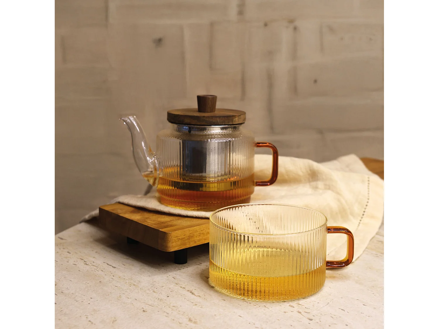 Ogo Living - Theiere Karl 400ml Avec Tasse 25cl En Verre Borosilicate Anse Ambre