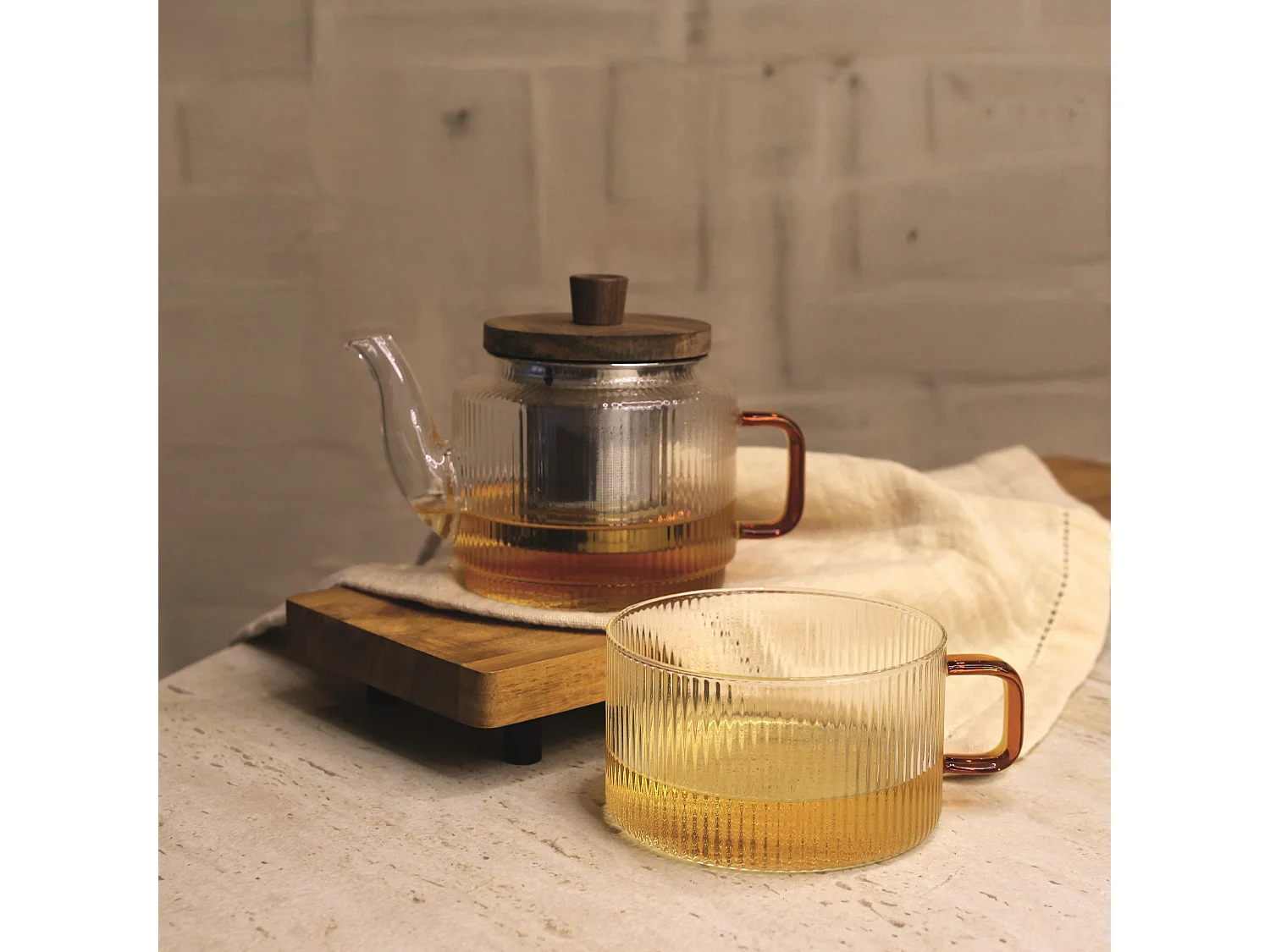 Ogo Living - Theiere Karl 400ml Avec Tasse 25cl En Verre Borosilicate Anse Ambre