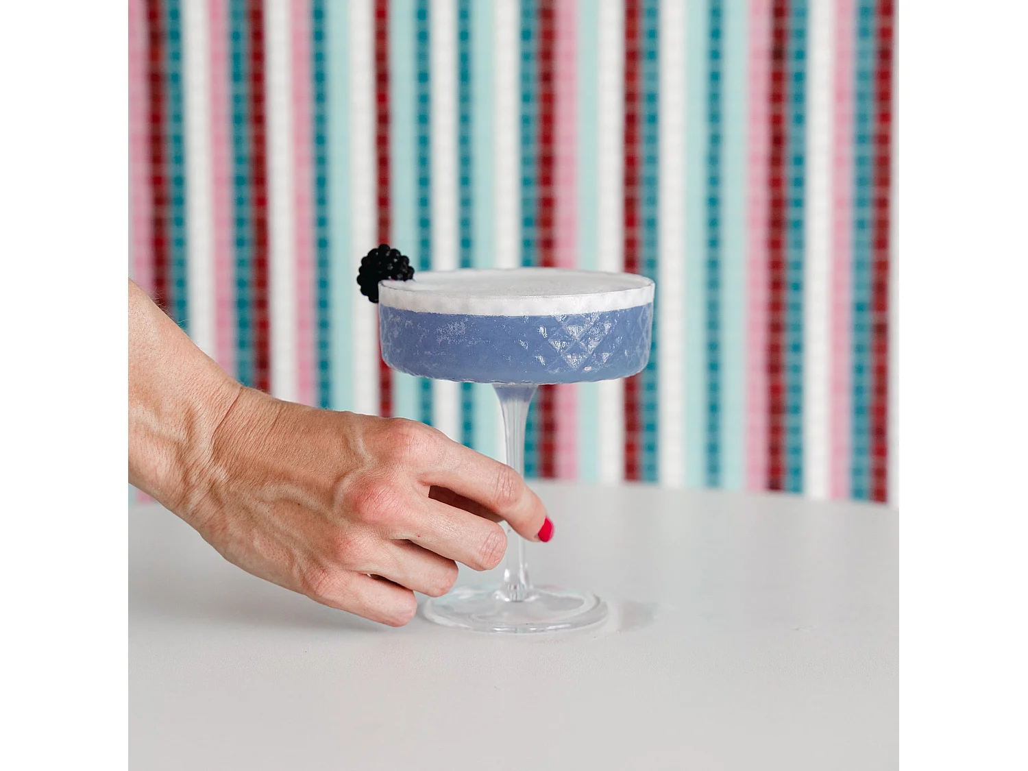 Coppa Set 4pcs Gobelet 25 cl Verre pour Cocktails et Vins Aromatiques, Verre, Design Élégant Zafferano Fabriqué en Italie