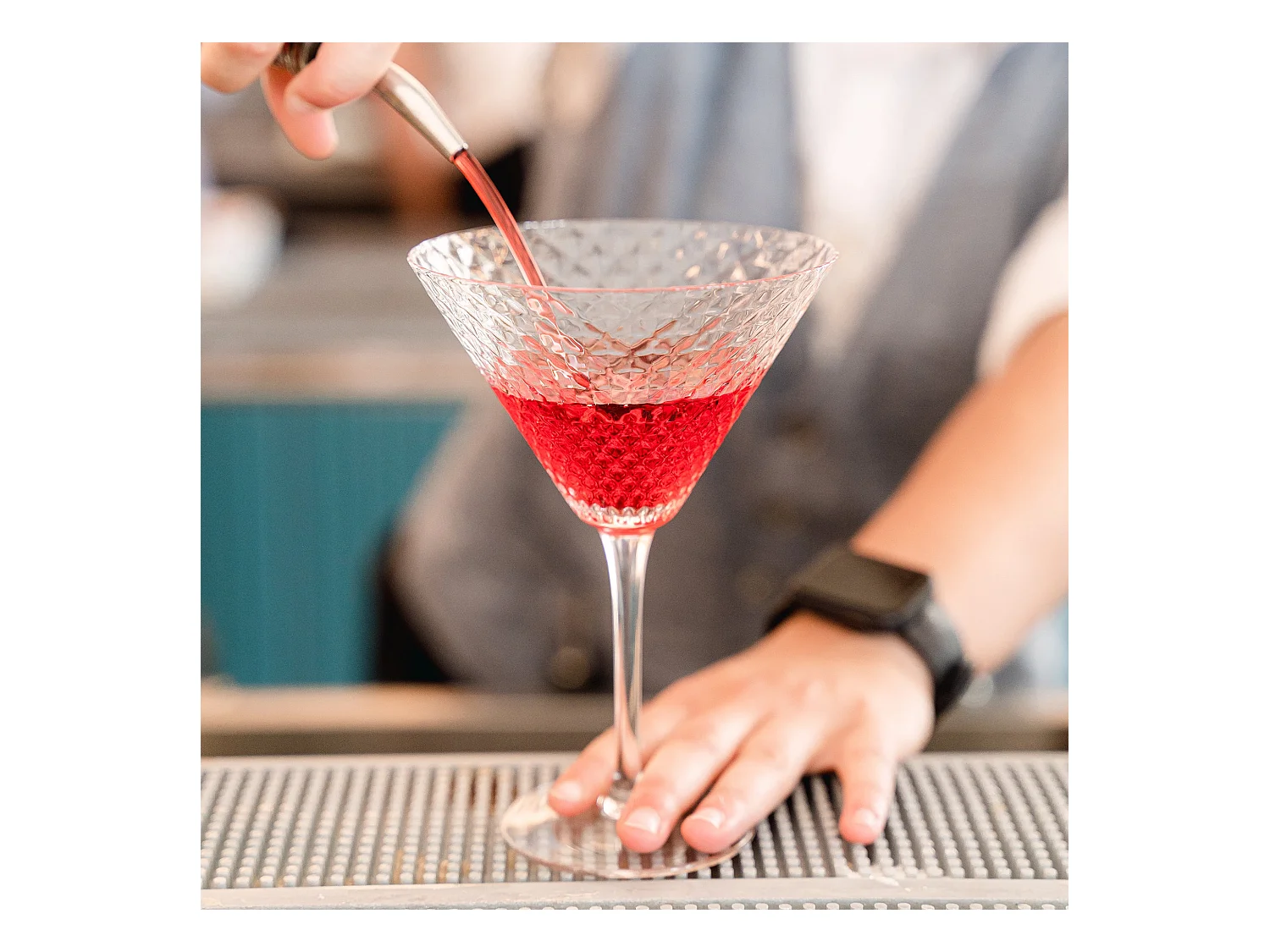 Martini Set de 4 pcs Gobelet 23 cl Verre pour Cocktails et Vins Aromatiques, Design Élégant Zafferano Fabriqué en Italie