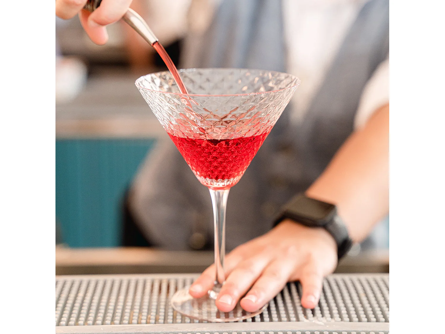 Martini - Set 4pz Calice 23 cl Bicchiere da Cocktail e Vini Aromatici, Vetro, Design Elegante - Zafferano Made in Italy