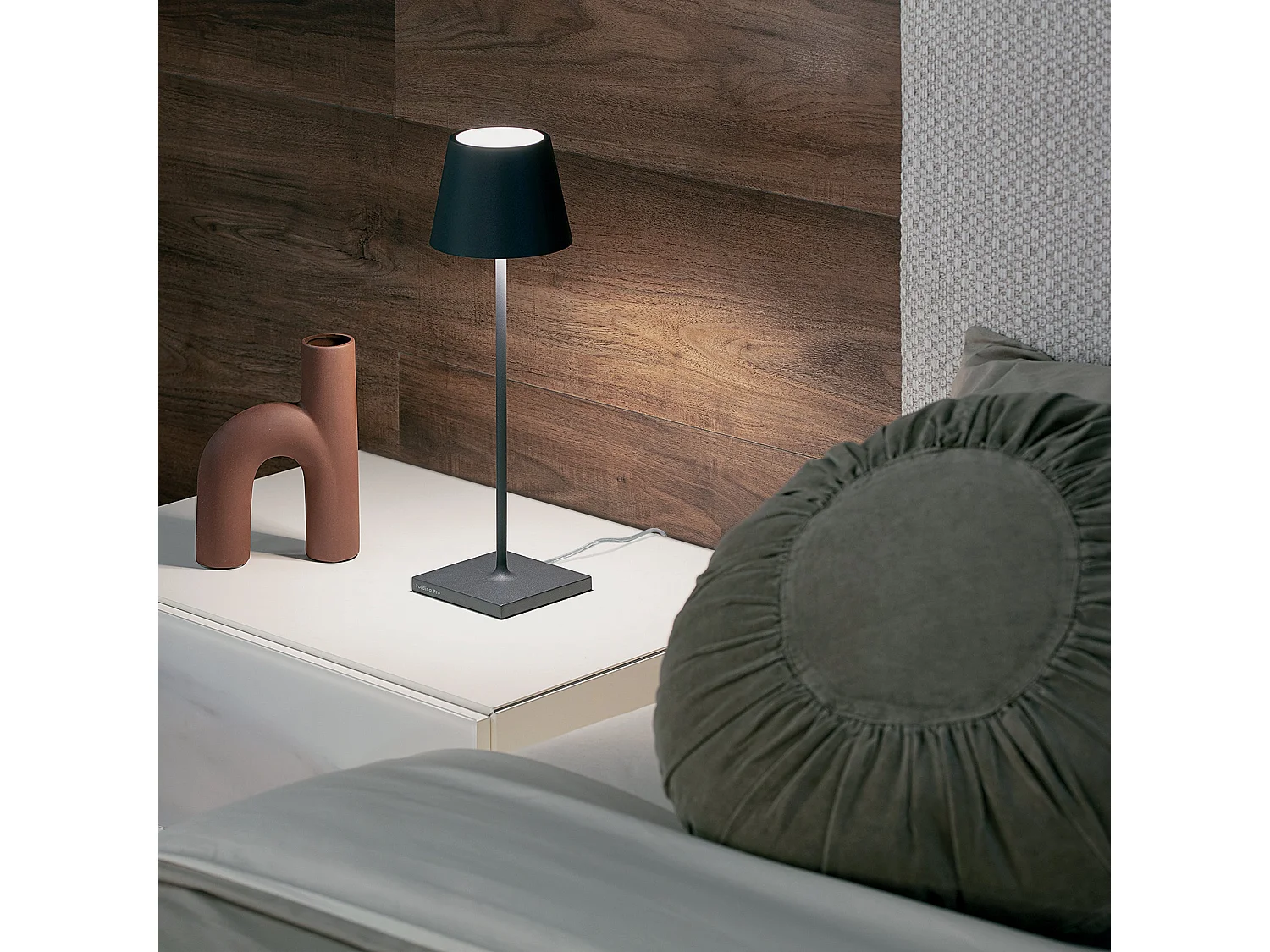 Lampe de Table Poldina Blanche avec cable 230V LED Dimmable 11x38 cm Design Moderne en Aluminium