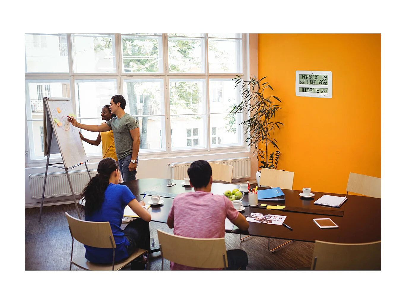 Horloge digitale calendrier radio-contrôlée Titan - Orium