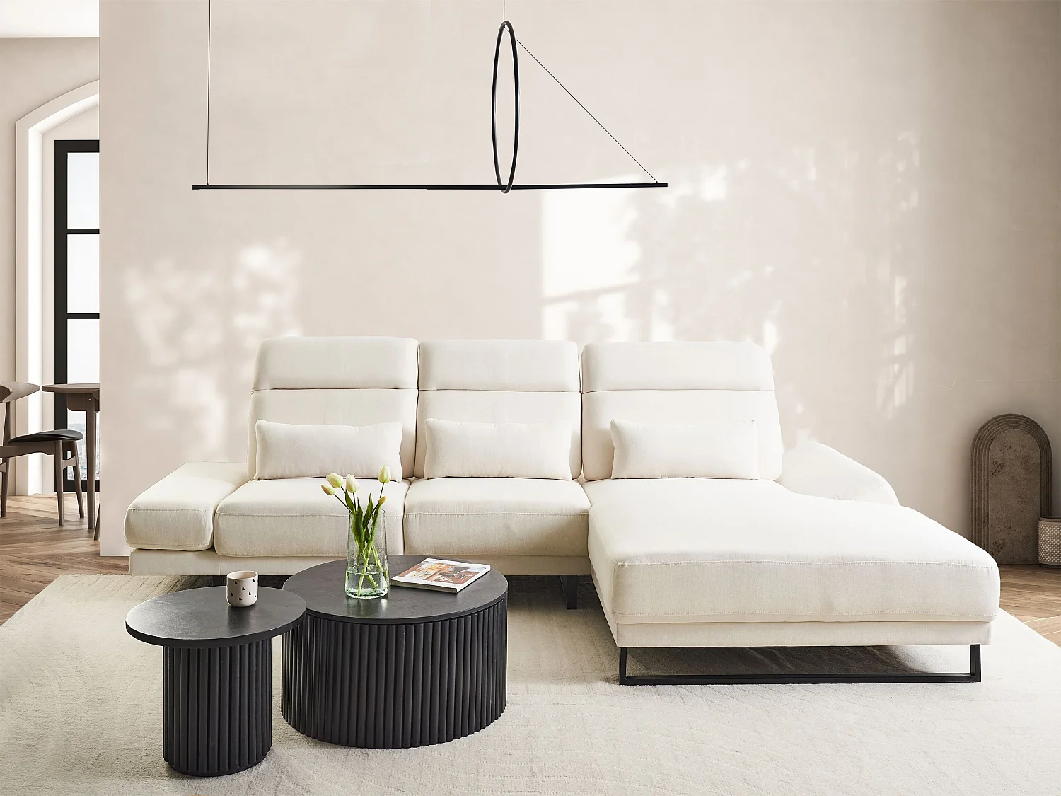 Canapé d'Angle à droite en Polyester Rembourré Meuble de Salon Pieds en Acier Accoudoirs et Dossier Réglables Blanc Cassé Ikast