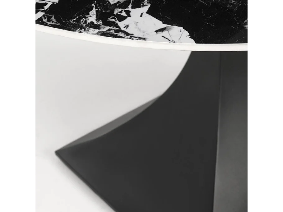 Tavolo da pranzo rotondo da 120 cm con marmo nero e gambe nere Lanuem