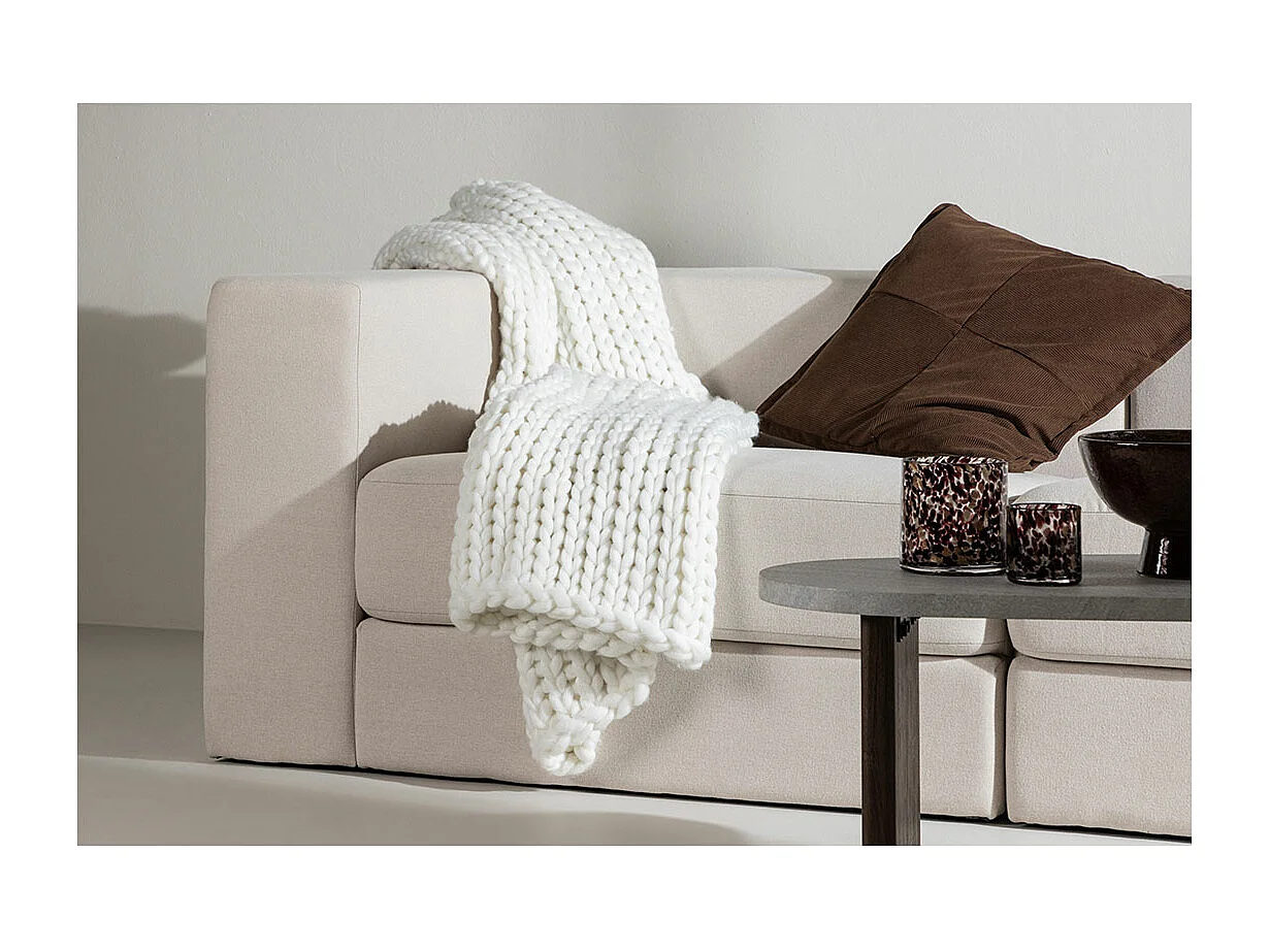 Kate è a quadri bianchi.