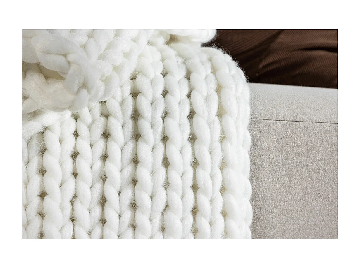 Kate è a quadri bianchi.