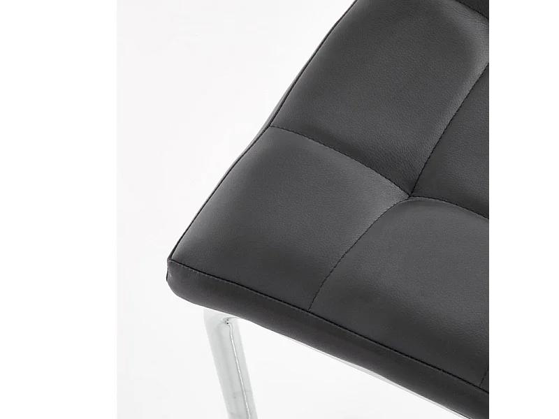 Chaise design en éco-cuir noir avec piètement chromé Carrie