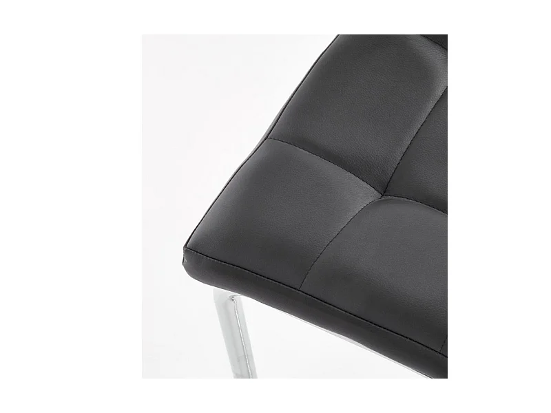 Silla de diseño en ecopiel negra con base cromada Carrie