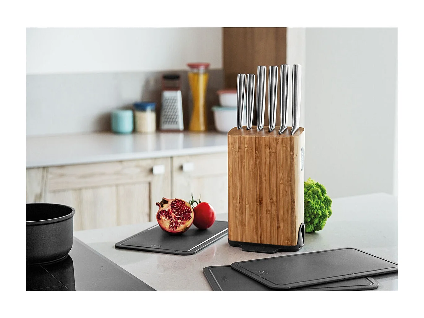 Berghoff Bloc de 6 couteaux + 3 planches à découper + aiguiseur intégré - 3950370