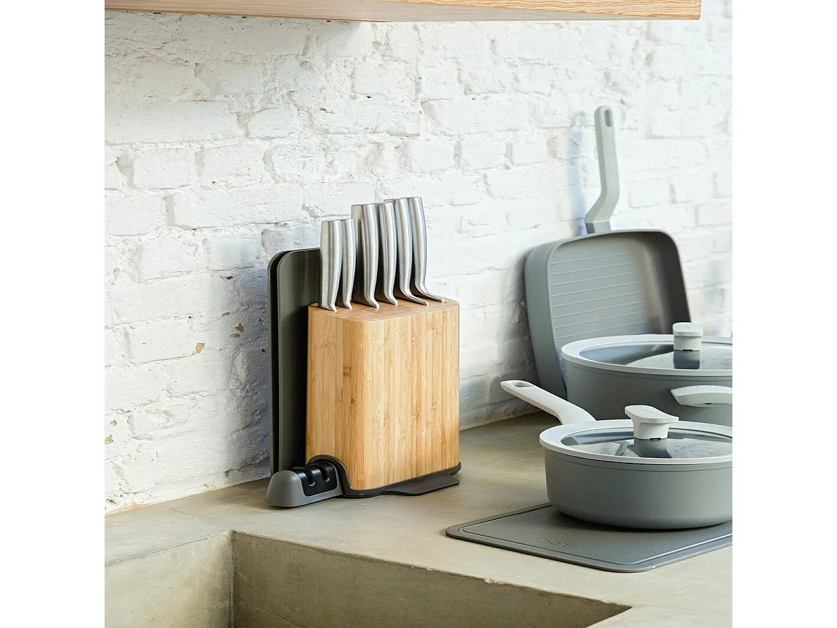 Berghoff Bloc de 6 couteaux + 3 planches à découper + aiguiseur intégré - 3950370