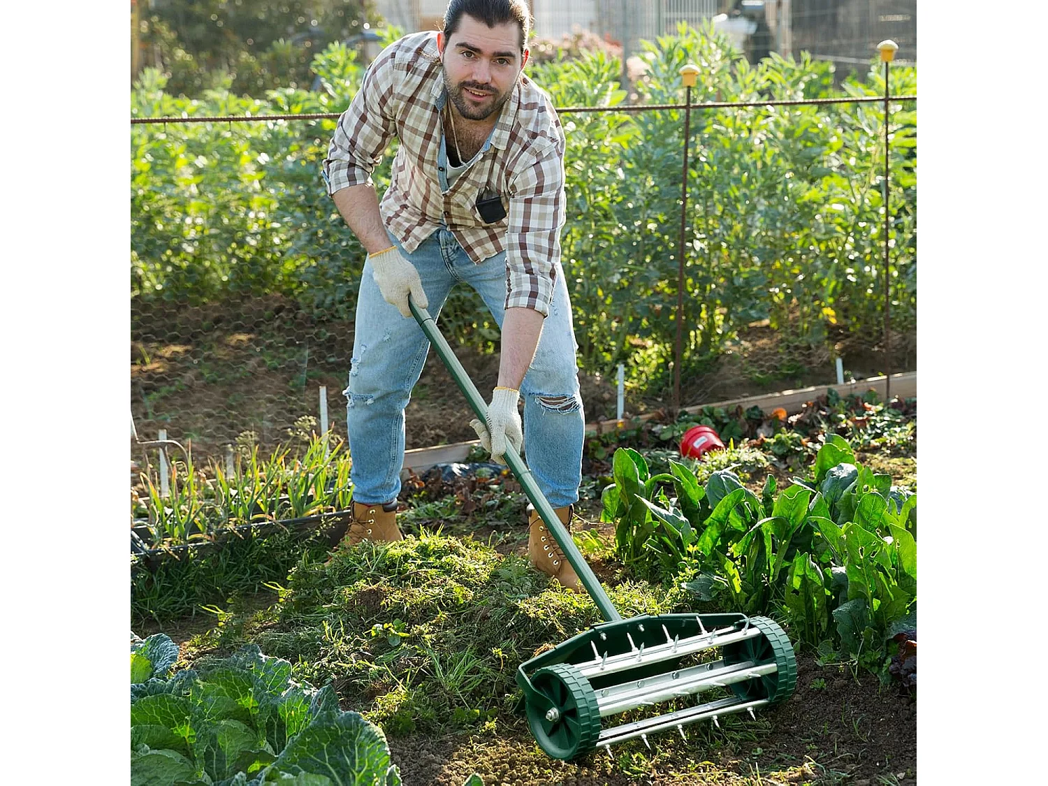 Gazonventilatorroller, gazonrol met steel, 3 cm spijkers en spatbescherming, handverticuteermachine rollend, gazonbeluchter handmatig, verticuteerder gazonwals voor
