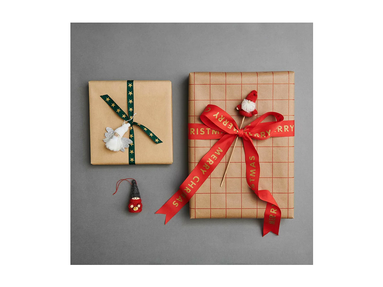 Kleiner Engel zum Aufhängen in Weiß und Silber