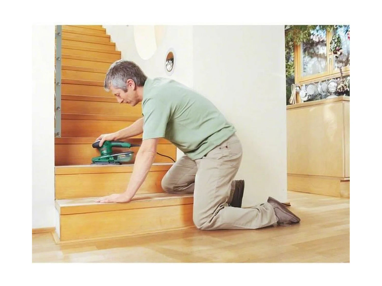 Ponceuse vibrante Bosch - PSS 200 A (Livré dans coffret plastique avec 1 Feuille abrasive P120)