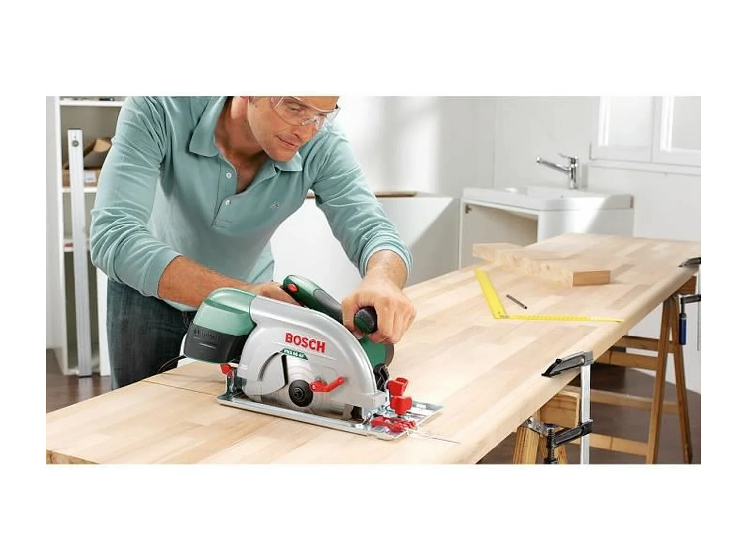 Scie circulaire filaire Bosch - PKS 66 A (avec CleanSystem Box, Lame de scie et Butée parallèle)