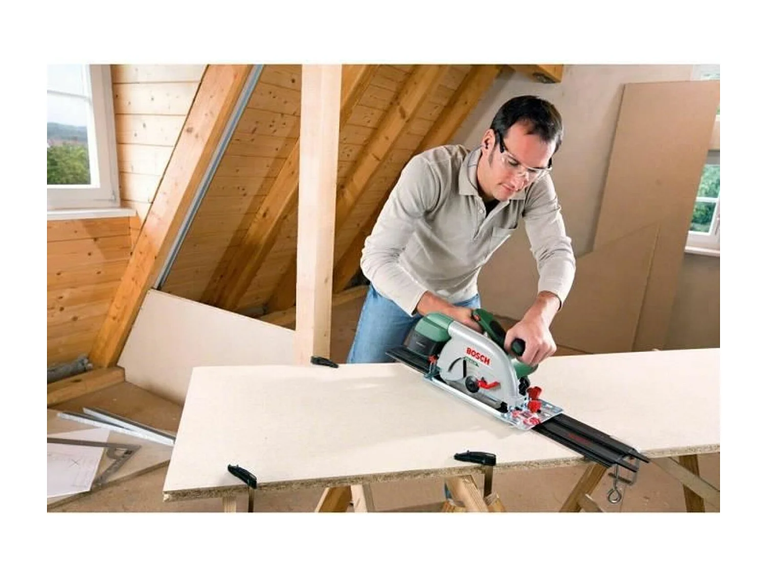 Scie circulaire filaire Bosch - PKS 66 A (avec CleanSystem Box, Lame de scie et Butée parallèle)