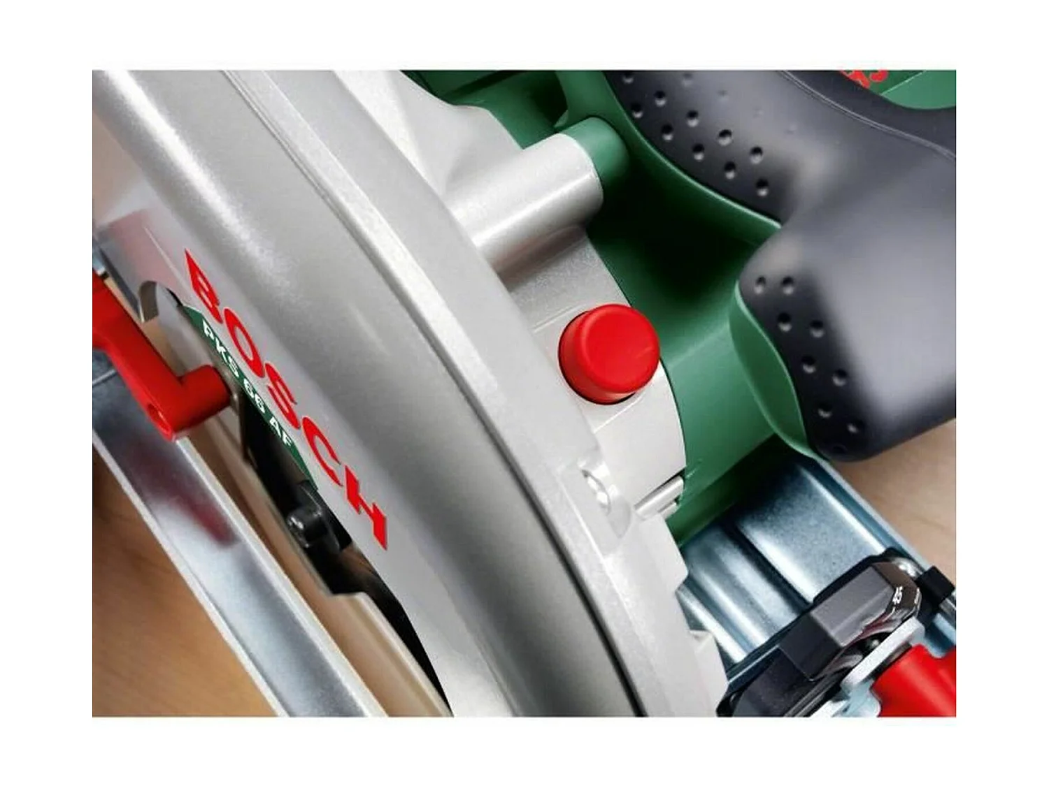 Scie circulaire filaire Bosch - PKS 66 A (avec CleanSystem Box, Lame de scie et Butée parallèle)