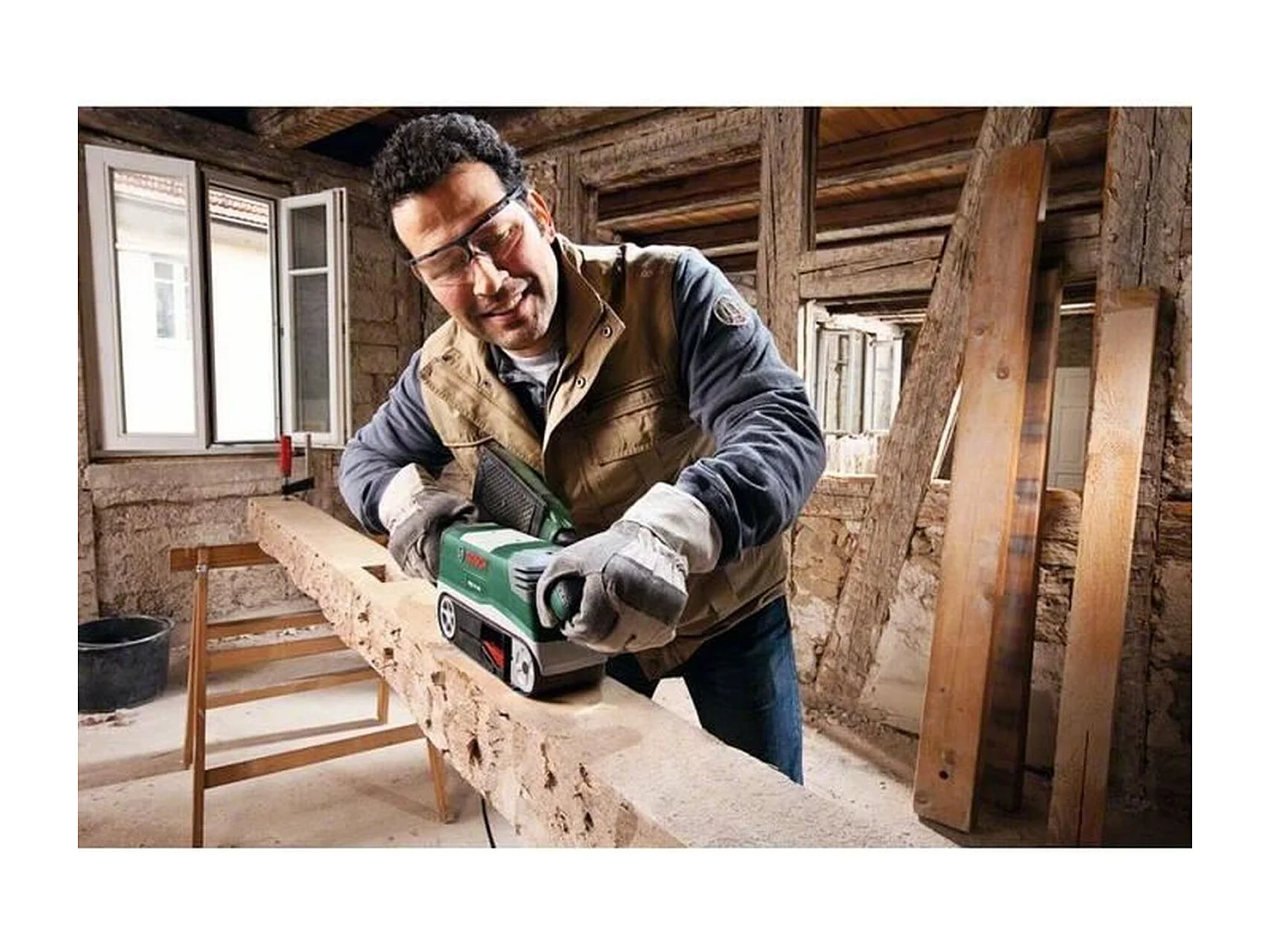 Ponceuse à bande Bosch - PBS 75 AE (Livré avec 1 bande abrasive G 80 et Coffret Standard)