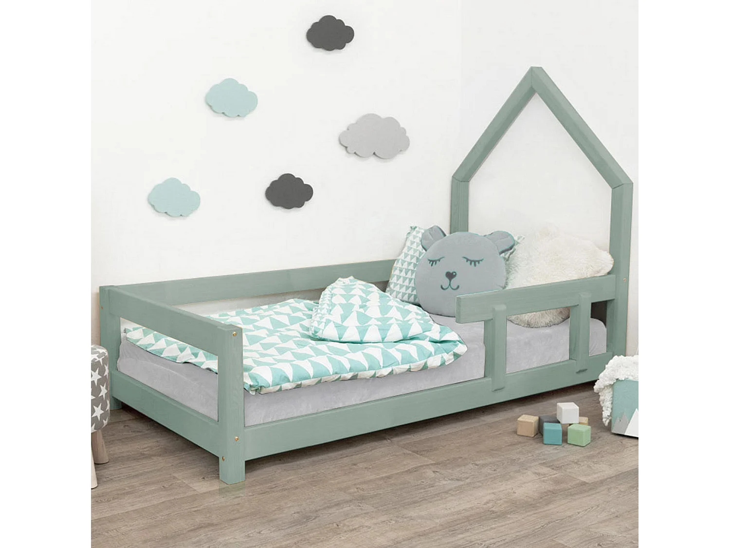 Lit cabane enfant POPPI 120 x 180 vert sauge 1
