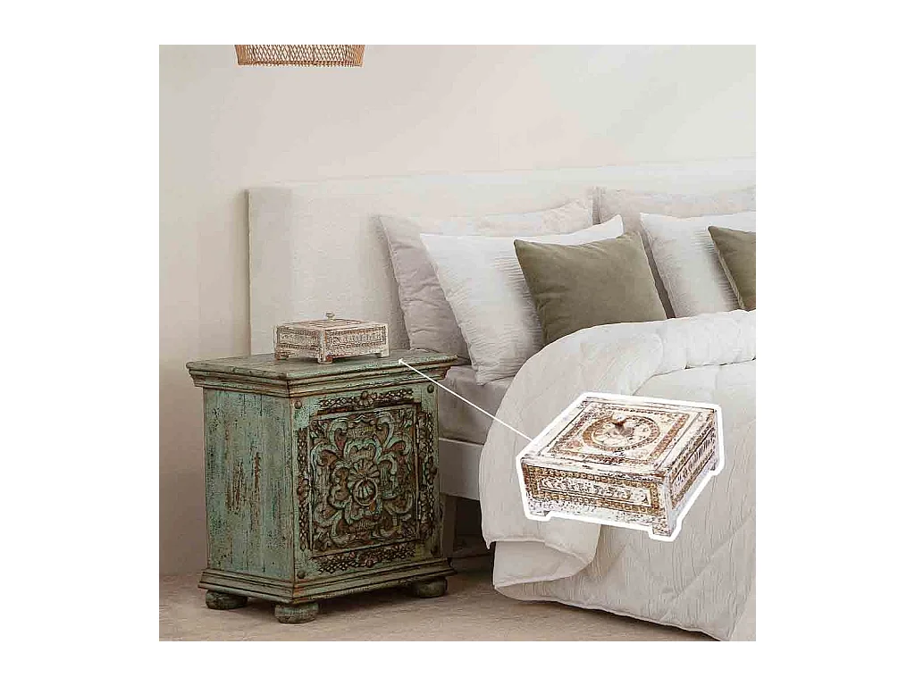 Coffret en bois sculpté avec finition blanche antique 19x19x10h cm