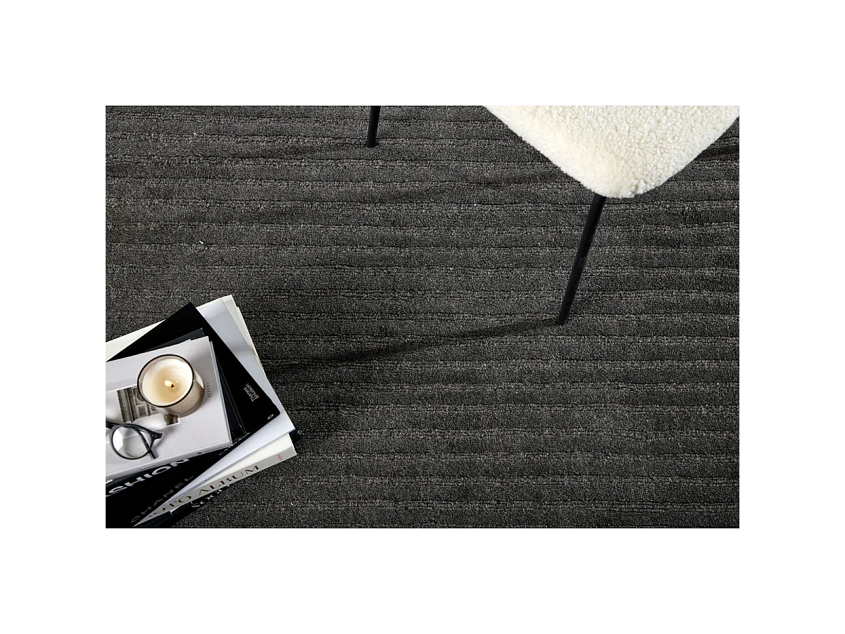Milton Teppich 230x162cm dunkel grau.