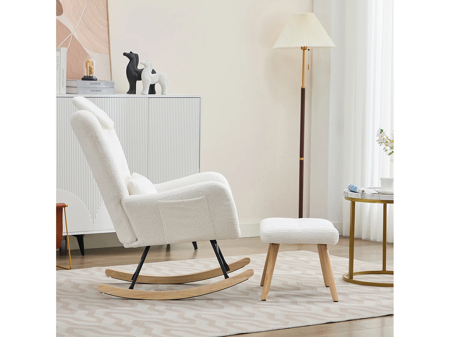 Chaise à bascule avec repose-pièds - 73 x 92 x 102 cm - Accoudoirs et appuie-tête - Tissu velours teddy - Blanc