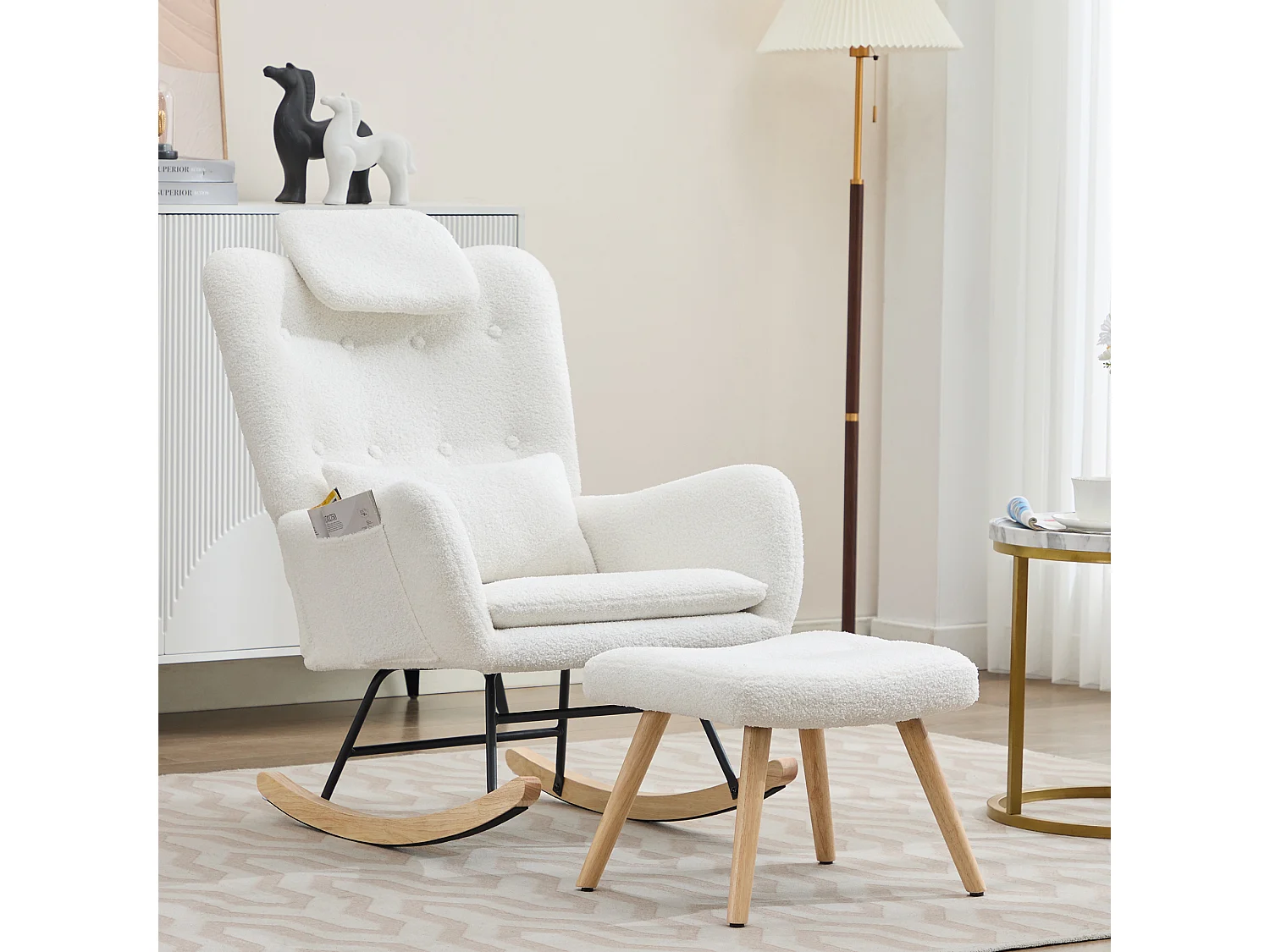 Chaise à bascule avec repose-pièds - 73 x 92 x 102 cm - Accoudoirs et appuie-tête - Tissu velours teddy - Blanc