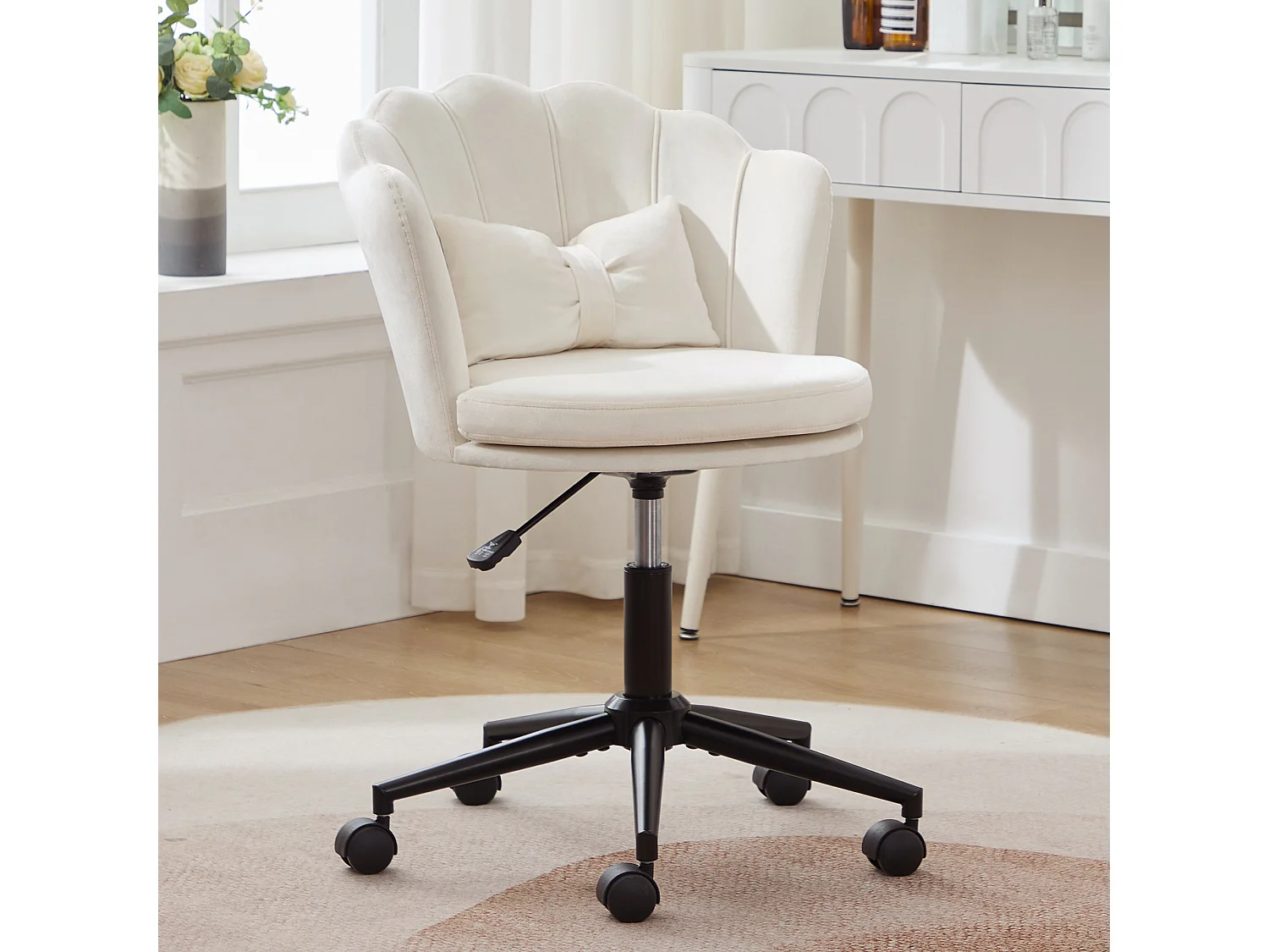 Drehsessel mit verstellbarer Höhe - Blütenförmige Rückenlehne - 55 x 42 x 73-83 cm - Samt - Beige