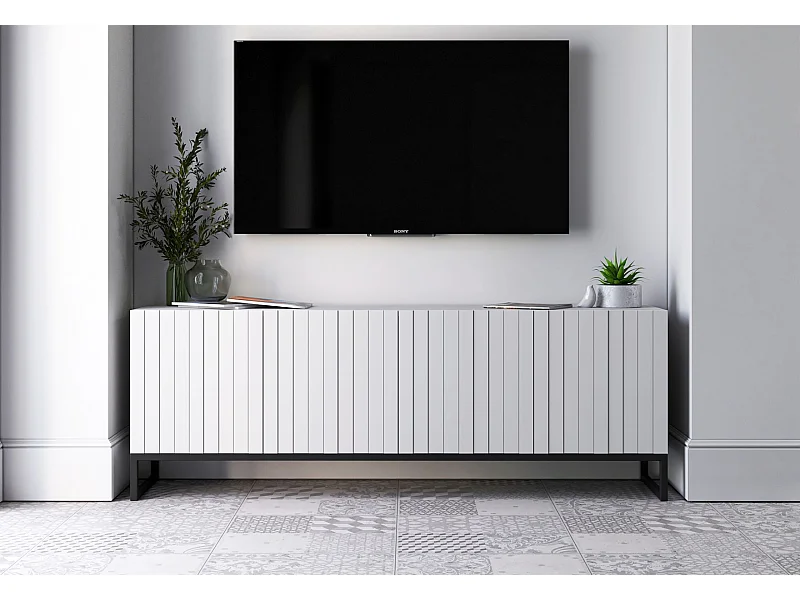 Meuble TV avec 4 portes - Corps Blanc mat, façades rainurées Blanc mat - 150 cm, Cadre en métal noir