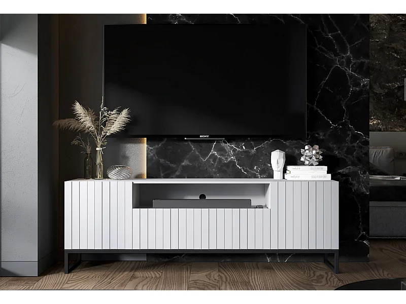 Meuble TV avec 3 portes et niche - Corps Blanc mat, façades rainurées Blanc mat - 150 cm, Cadre en métal noir