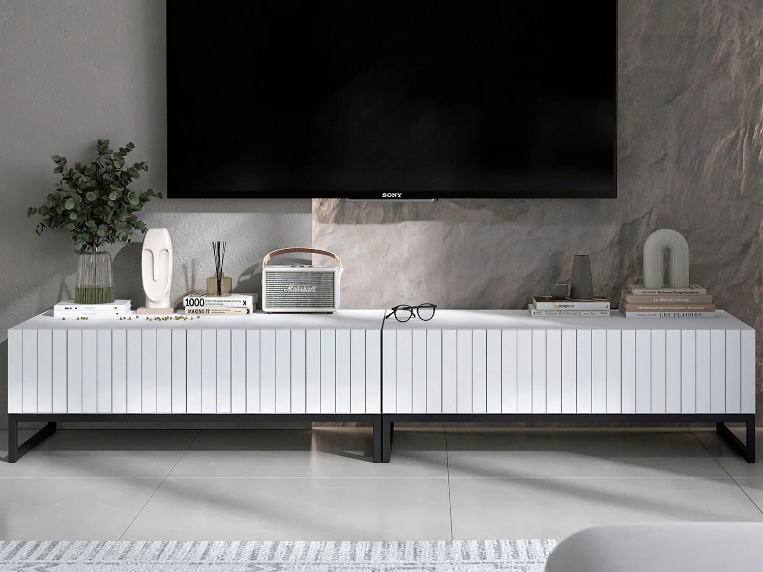 Meuble TV avec 2 portes - Corps Blanc mat, façades rainurées Blanc mat - 220 cm, Cadre en métal noir